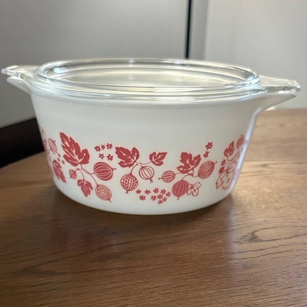 Vintage Pyrex Pink and White Gooseberry Casserole Dish